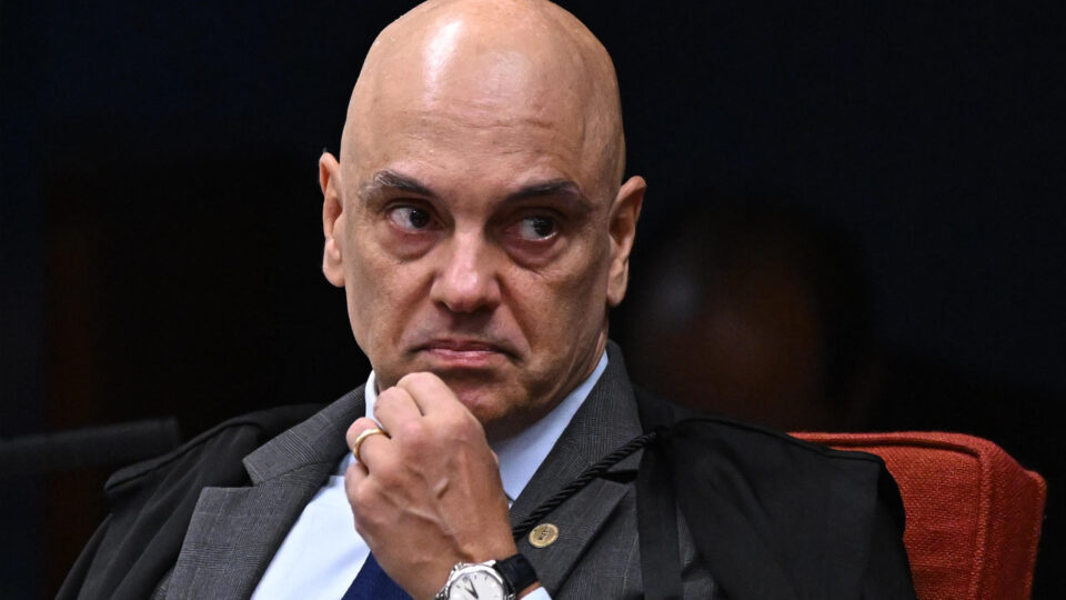 Oposição critica Moraes por pedir investigação contra Mendonça no STF