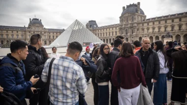 Esquerda da França implode com protestos violentos