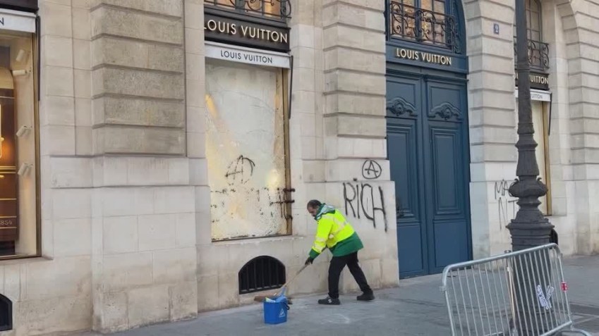 Paris inicia limpeza de ruas após caos e destruição em protestos na França